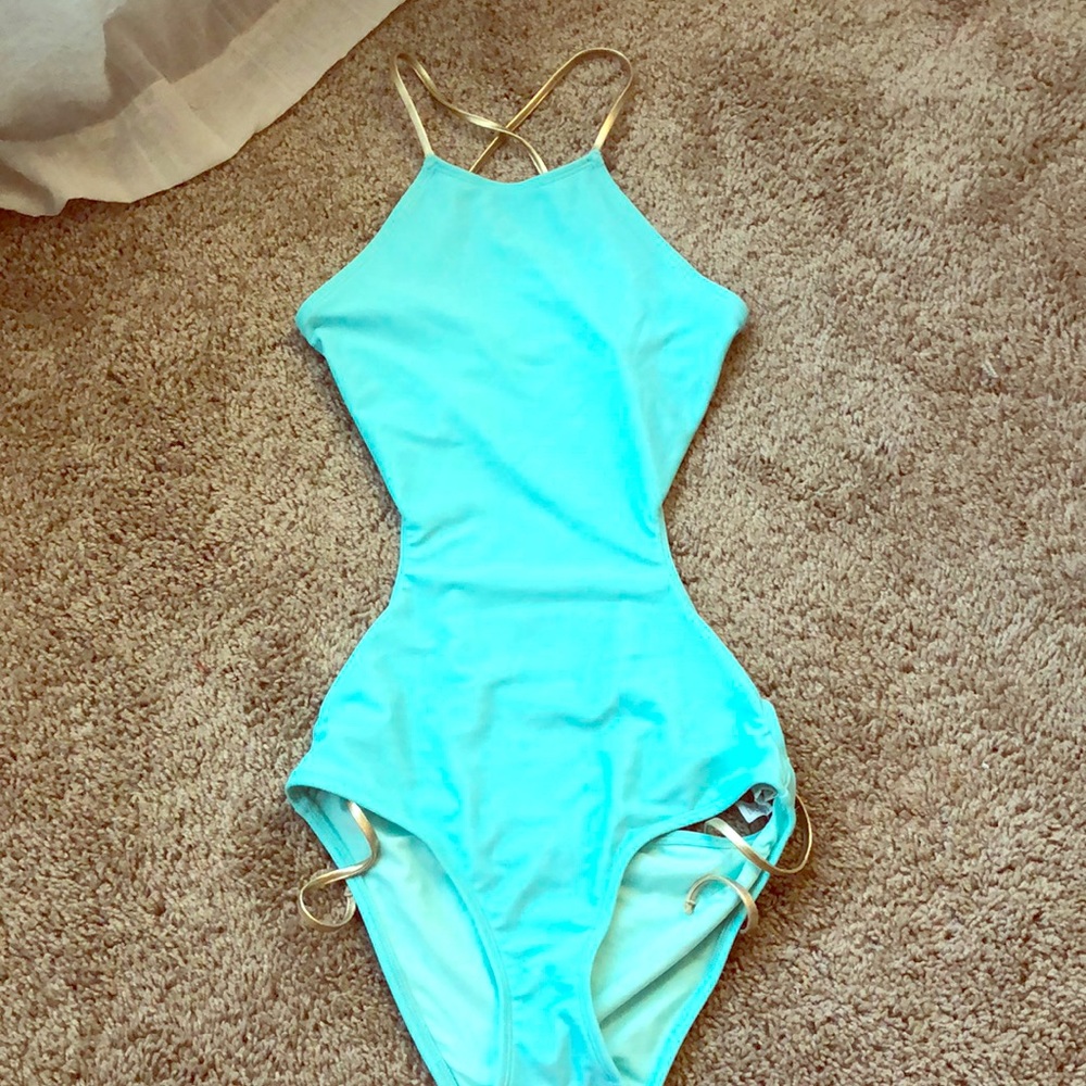 Aerie one piece swimsuit size SMALL !!